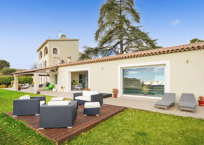 Amazing Home In La Gaude With House Sea View