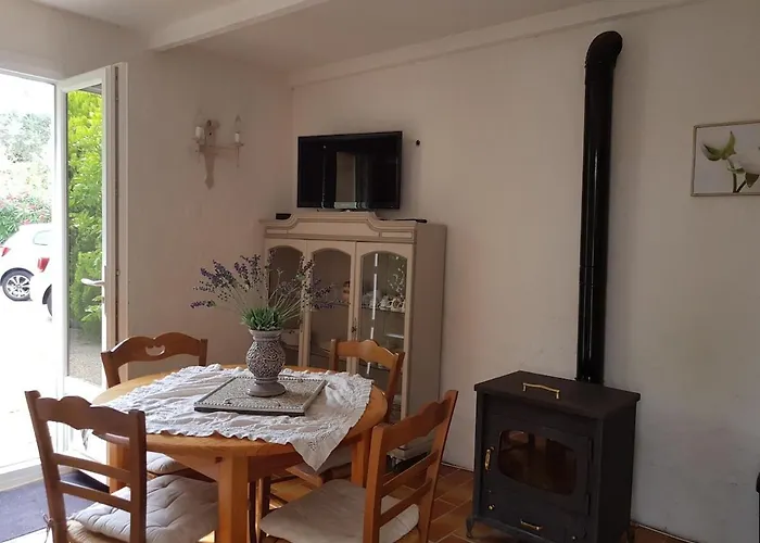 Nice Petite Maison Mitoyenne Avec Piscine
